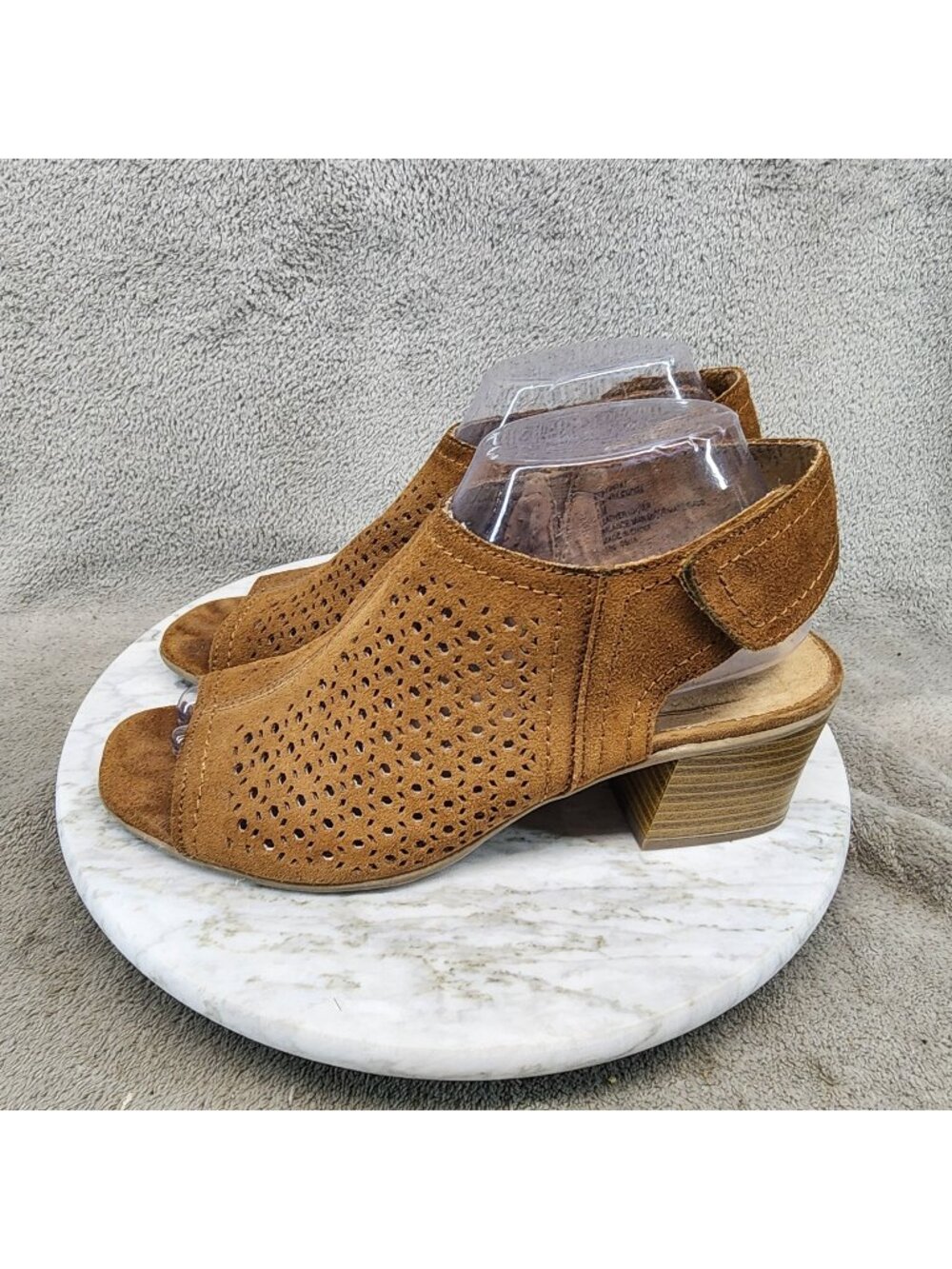 Vintage 7 Eight Womens Size 8 Lenora Brown Perforated Suede Sandals *Read*
